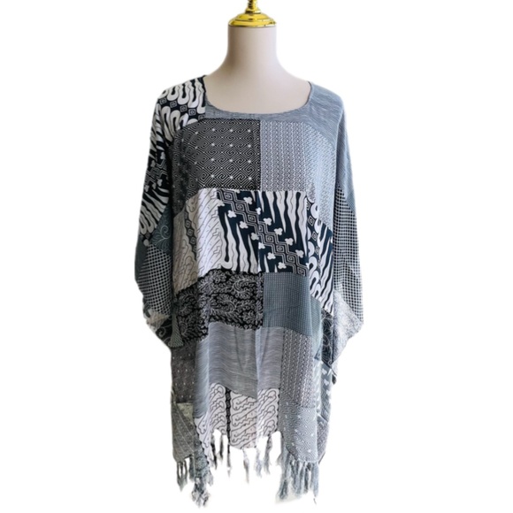 0142/ Gray Batik Rayon Poncho, Bohemian Kaftan Top, Modern Apparel, Black , Cove - Picture 8 of 8